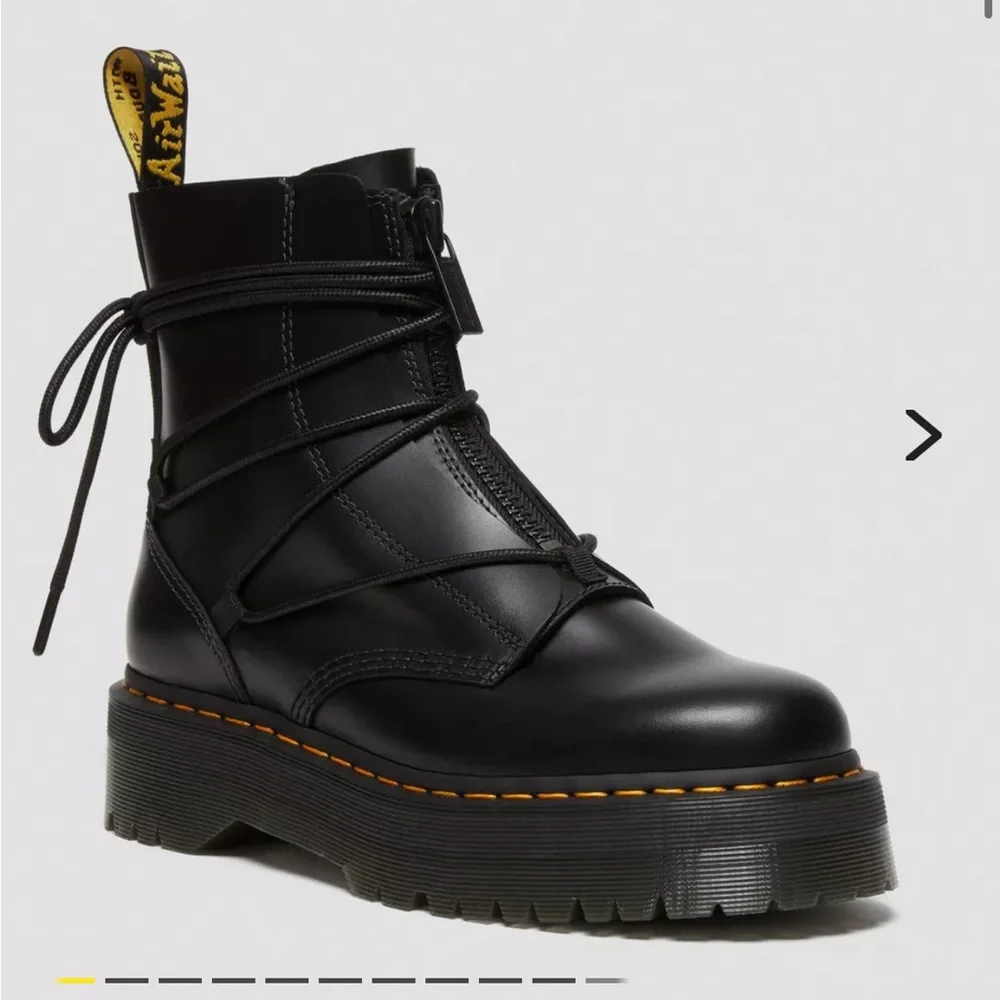Dr. Martens - Picture 5 of 9